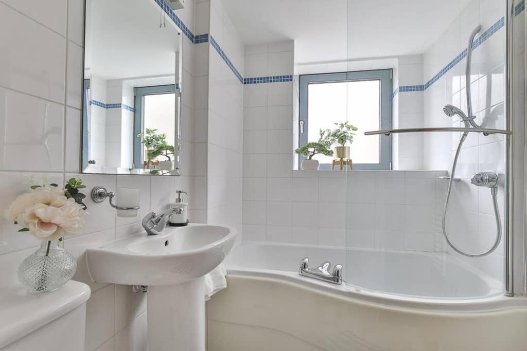 Appartamento The Exclusive Gem Of Leeds - Sleeps 8 Esterno foto
